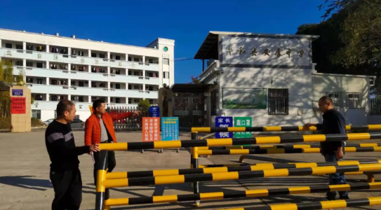 威可利直饮机进安厚中学，学生饮水更安全